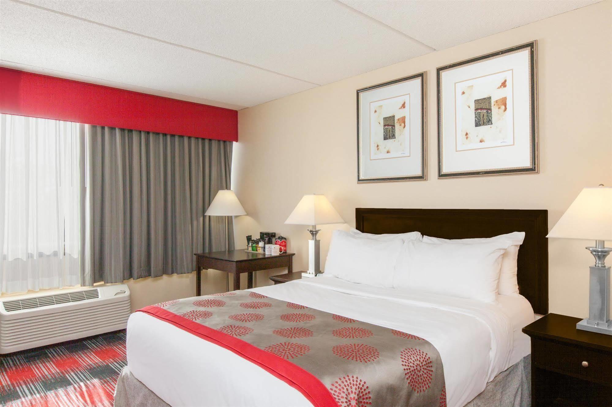 รามาดา พลาซา บาย วินด์แฮม แอลบานี Hotel อัลบานี ภายนอก รูปภาพ